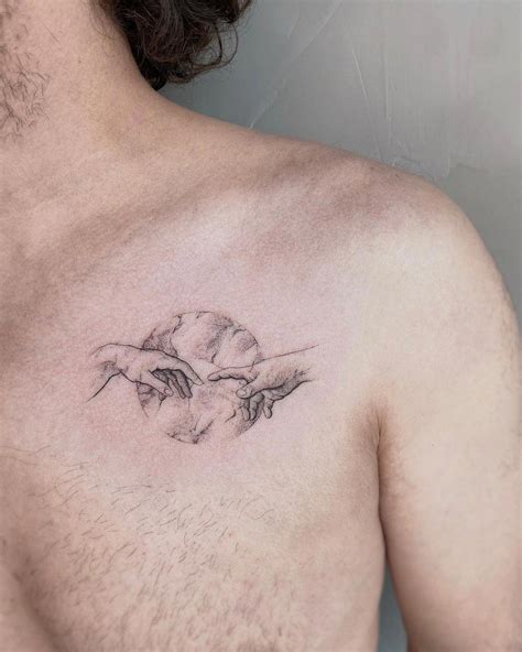 tatuajes en medio del pecho|Ideas de tatuajes en el pecho para hombres y mujeres